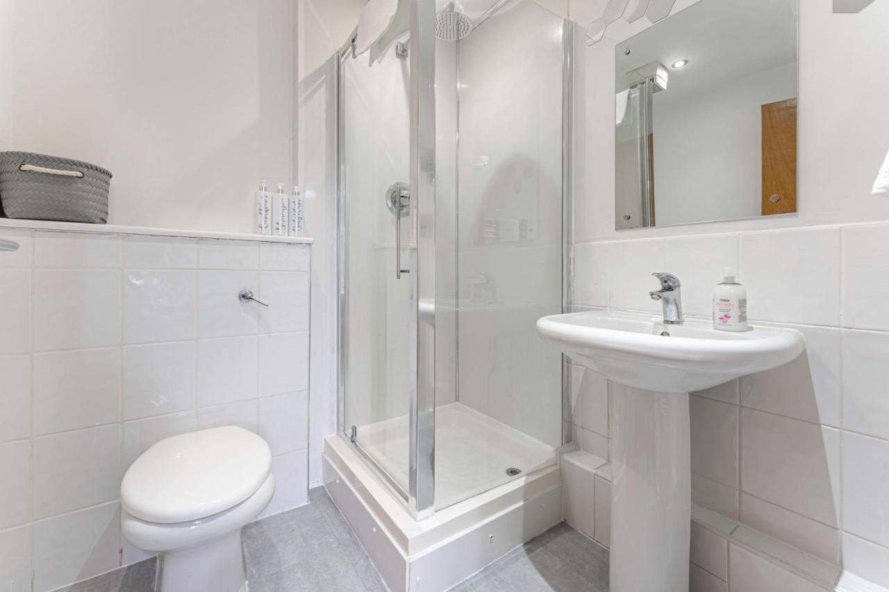 Jkg Property Solutions Presents Cosy City Apartment Coventry Esterno foto