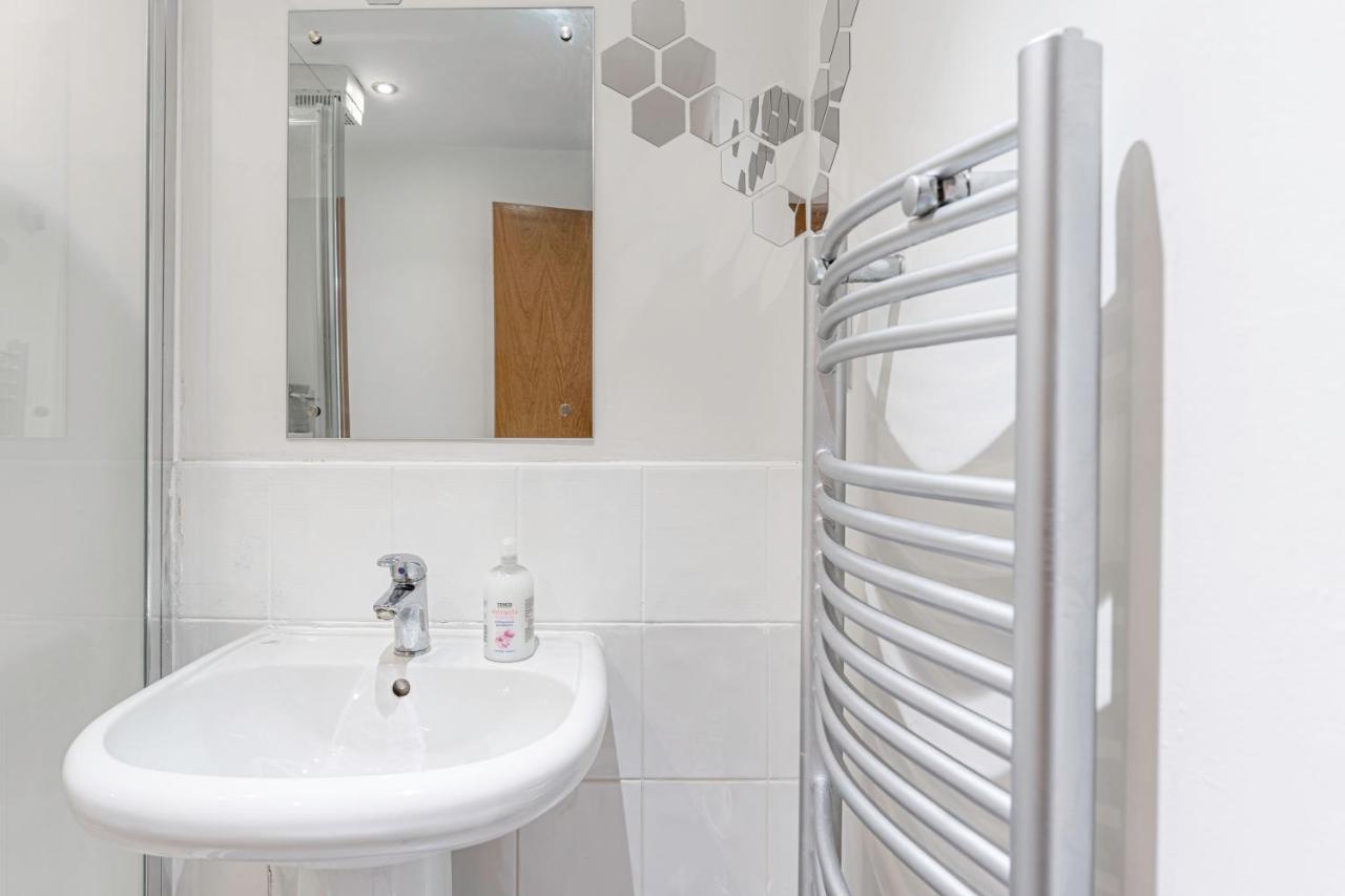 Jkg Property Solutions Presents Cosy City Apartment Coventry Esterno foto